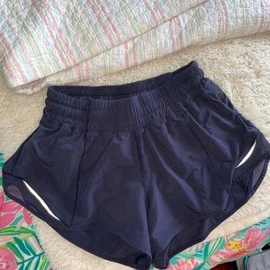 Lululemon hotty hot shorts size - 4 (reg)